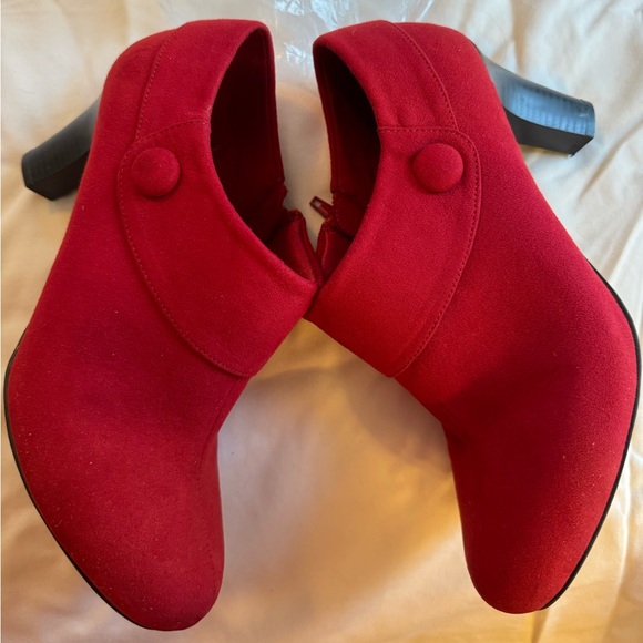 Go big or go home!! But whatever you do, do it in a red pair of shoes!👠 - Picture 2 of 5